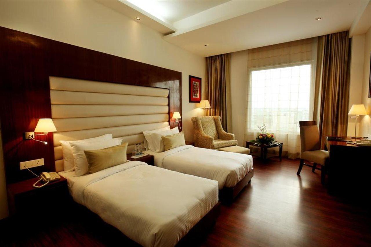 Days Hotel By Wyndham Pānīpat מראה חיצוני תמונה