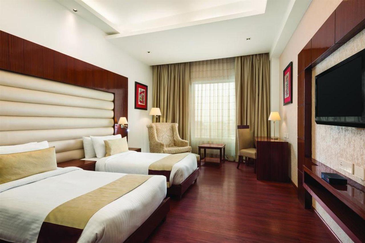 Days Hotel By Wyndham Pānīpat מראה חיצוני תמונה